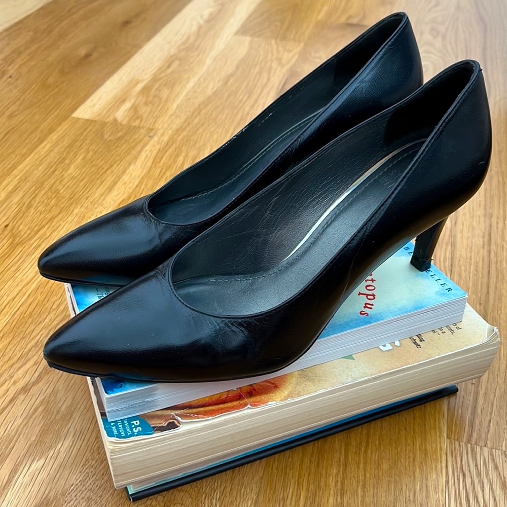 STUART WEITZMAN Black Pumps